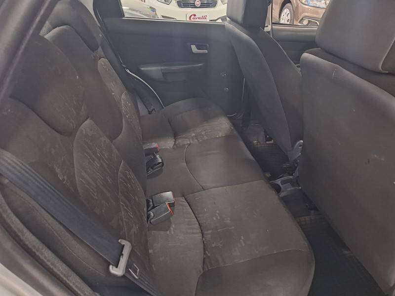 FIAT - PALIO - 2005/2006 - Prata - R$ 24.900,00