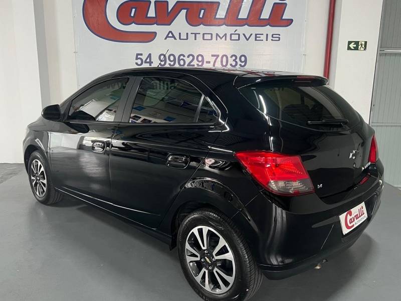 CHEVROLET - ONIX - 2014/2015 - Preta - R$ 51.900,00