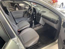 CHEVROLET - CLASSIC - 2010/2011 - Bege - R$ 25.900,00