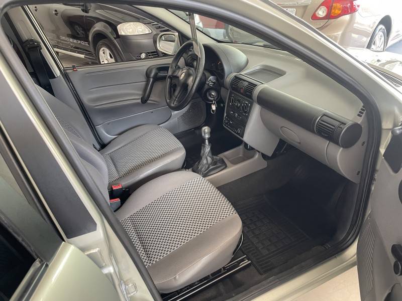 CHEVROLET - CLASSIC - 2010/2011 - Bege - R$ 25.900,00