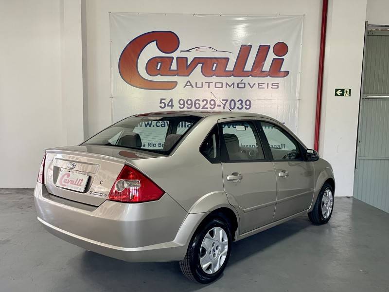 FORD - FIESTA - 2005/2005 - Bege - R$ 24.900,00