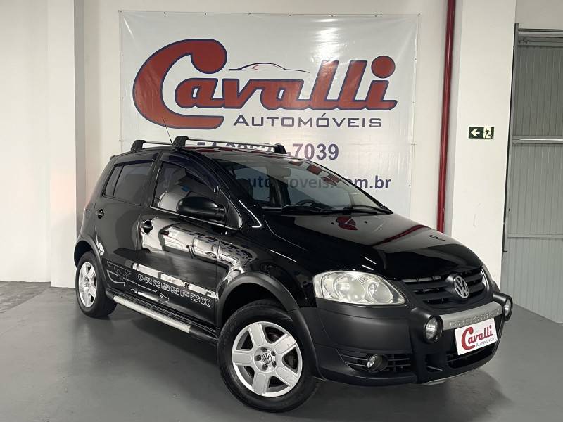 VOLKSWAGEN - CROSSFOX - 2007/2008 - Preta - R$ 32.900,00