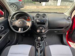 NISSAN - MARCH - 2013/2014 - Vermelha - R$ 39.900,00