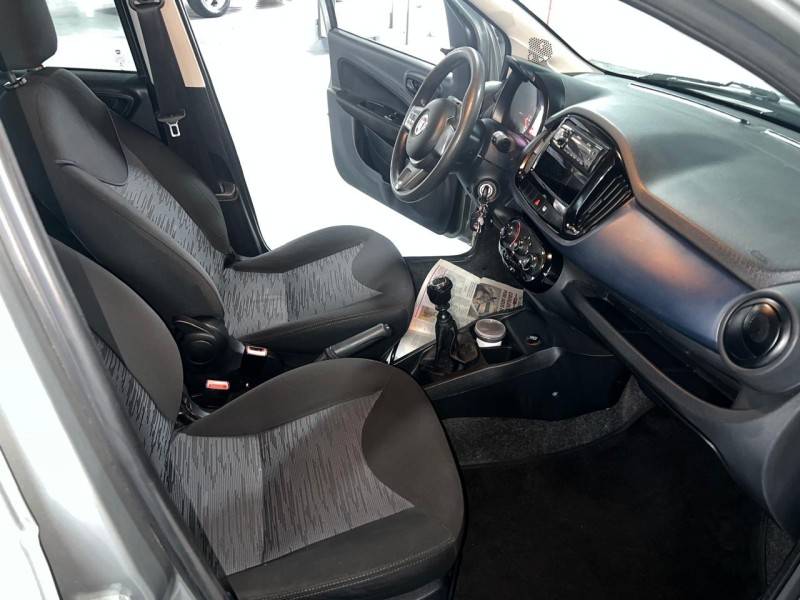 FIAT - UNO - 2015/2016 - Prata - R$ 39.900,00