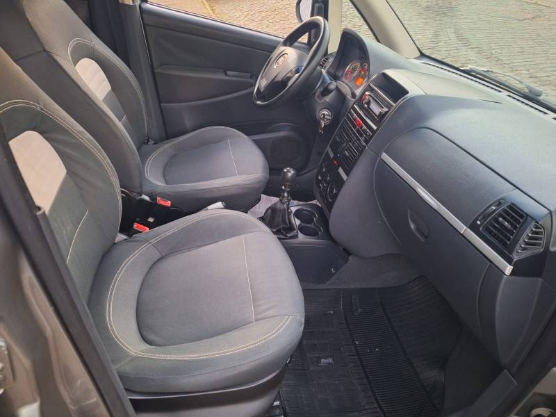 FIAT - IDEA - 2011/2012 - Cinza - R$ 35.900,00