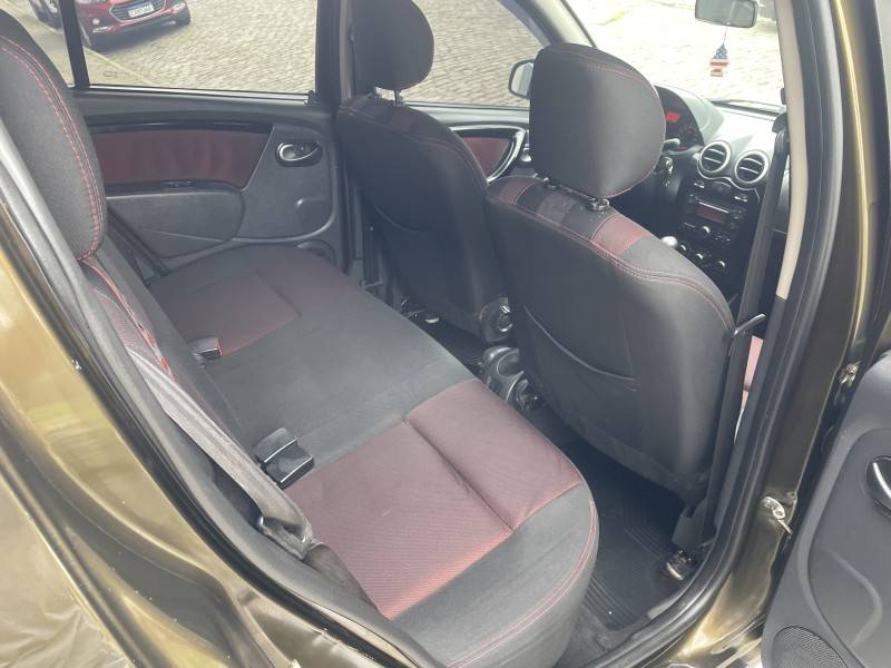 RENAULT - SANDERO - 2012/2013 - Verde - R$ 40.900,00