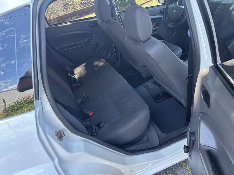 FORD - FIESTA - 2005/2006 - Branca - R$ 19.900,00