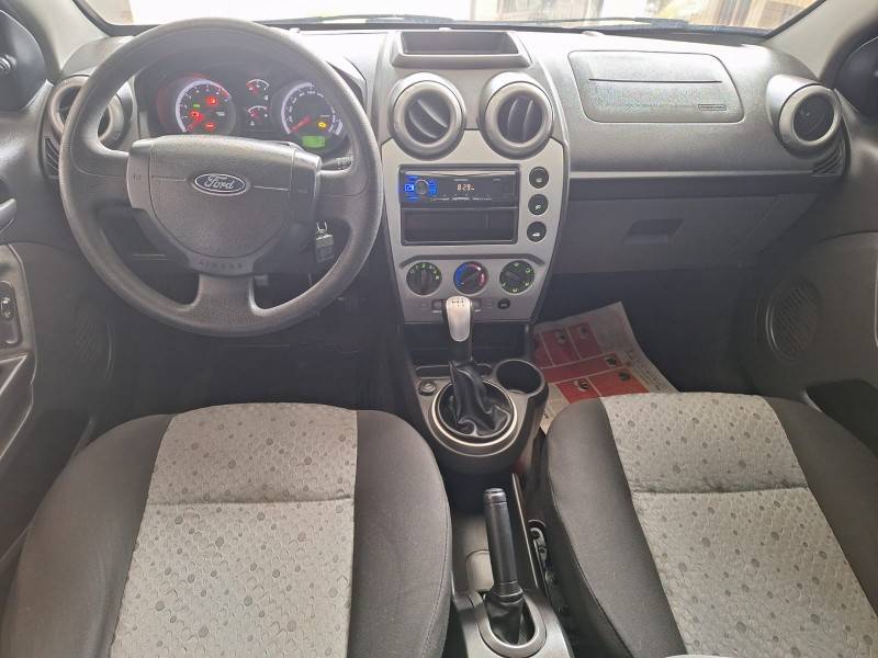 FORD - FIESTA - 2013/2014 - Prata - R$ 31.900,00