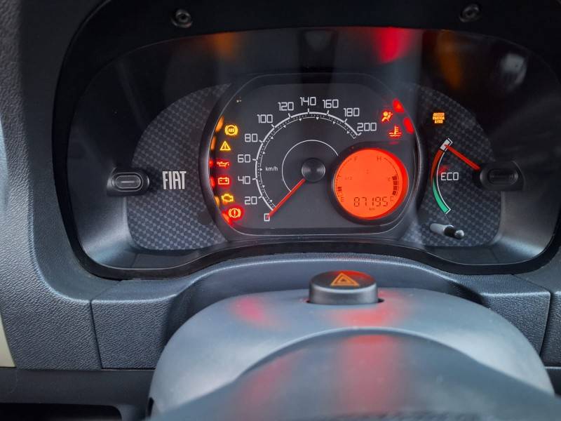 FIAT - PALIO - 2014/2015 - Branca - R$ 29.900,00
