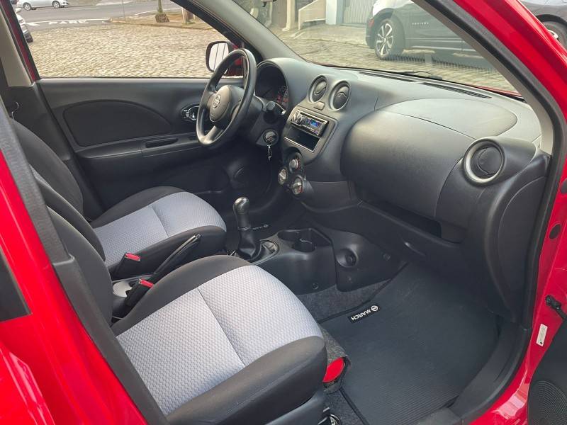 NISSAN - MARCH - 2013/2014 - Vermelha - R$ 39.900,00