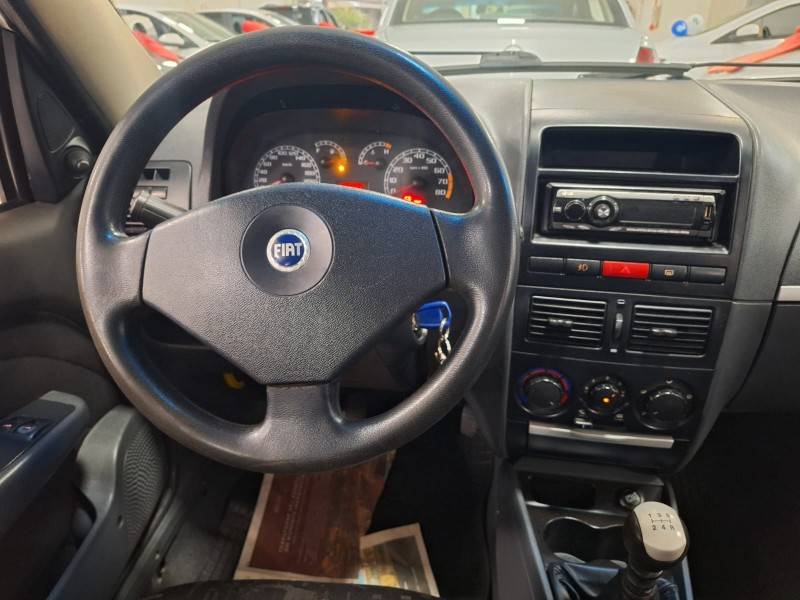 FIAT - PALIO - 2005/2006 - Prata - R$ 24.900,00