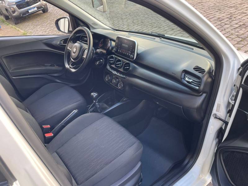 FIAT - ARGO - 2021/2022 - Branca - R$ 61.900,00