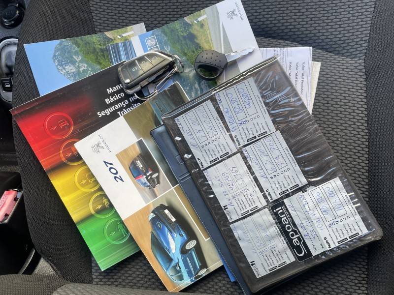 PEUGEOT - 207 - 2012/2013 - Branca - R$ 25.900,00