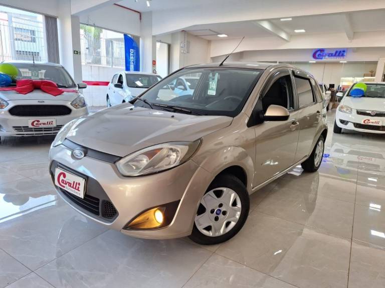 FORD - FIESTA - 2013/2014 - Prata - R$ 31.900,00