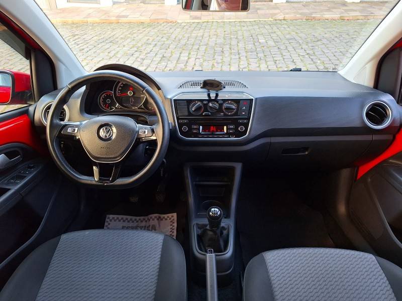 VOLKSWAGEN - UP - 2017/2018 - Vermelha - R$ 55.900,00