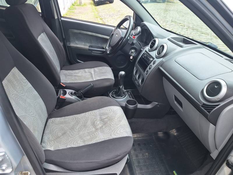 FORD - FIESTA - 2009/2009 - Prata - R$ 29.900,00