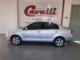 VOLKSWAGEN - POLO SEDAN - 2010/2011 - Prata - R$ 38.900,00