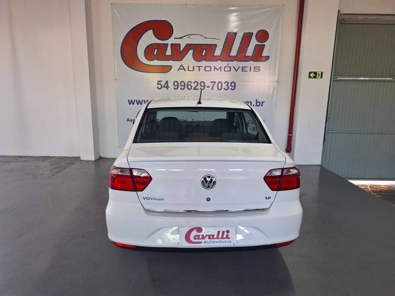 VOLKSWAGEN - VOYAGE - 2013/2013 - Branca - R$ 35.900,00