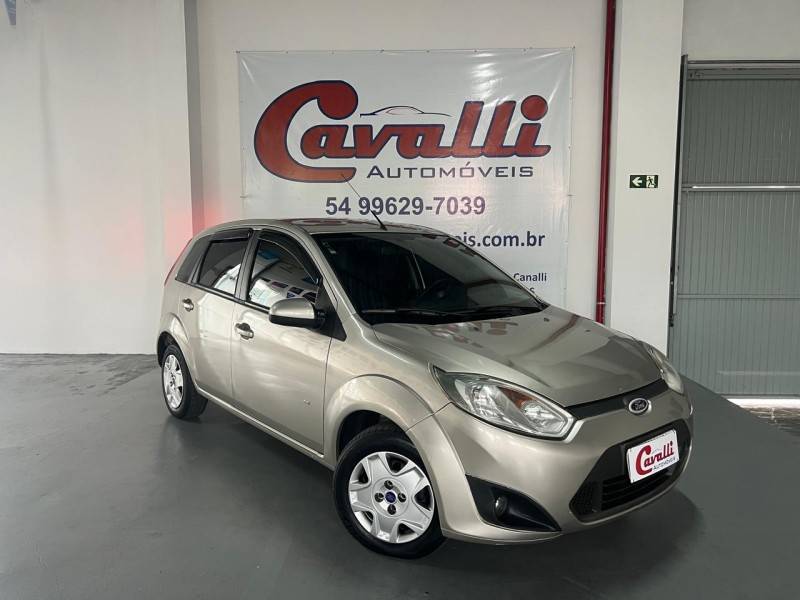 FORD - FIESTA - 2013/2014 - Prata - R$ 31.900,00