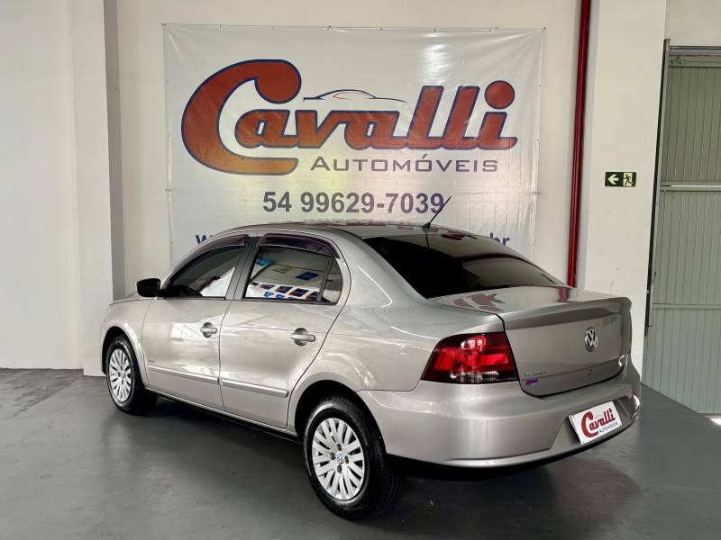 VOLKSWAGEN - VOYAGE - 2010/2011 - Prata - R$ 32.900,00