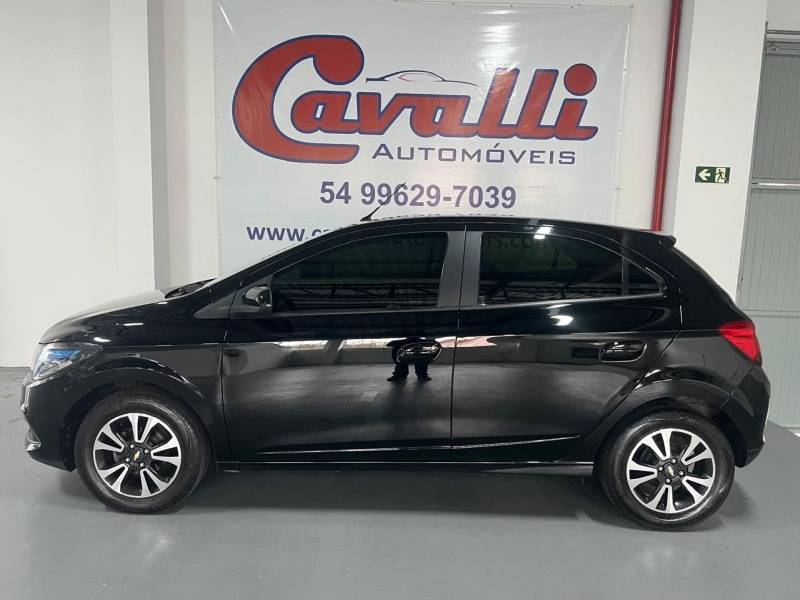 CHEVROLET - ONIX - 2014/2015 - Preta - R$ 51.900,00