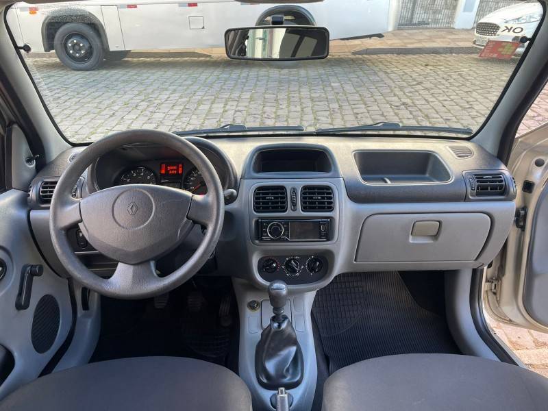 RENAULT - CLIO - 2011/2012 - Bege - R$ 25.900,00