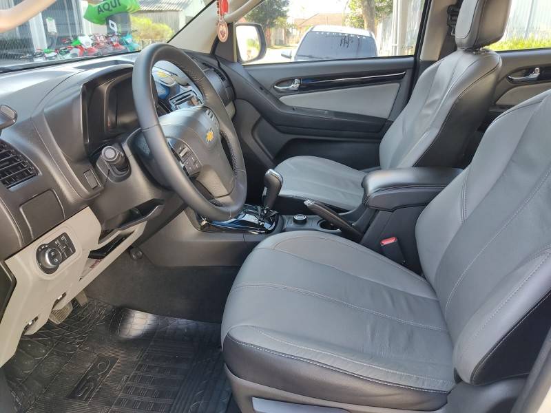 CHEVROLET - S10 - 2015/2016 - Branca - R$ 134.900,00