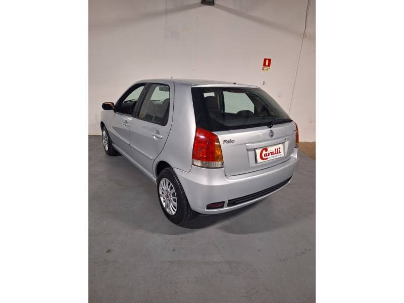 FIAT - PALIO - 2005/2006 - Prata - R$ 24.900,00