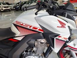 HONDA - CB 250F TWISTER - 2022/2022 - Branca - R$ 22.900,00