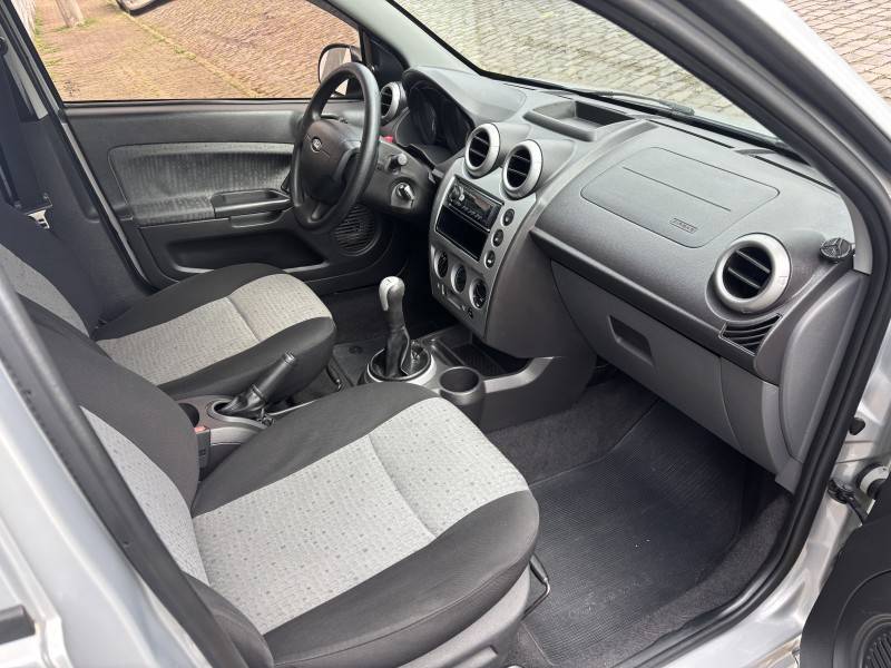 FORD - FIESTA - 2013/2013 - Prata - R$ 34.900,00