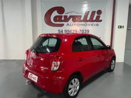 NISSAN - MARCH - 2013/2014 - Vermelha - R$ 39.900,00