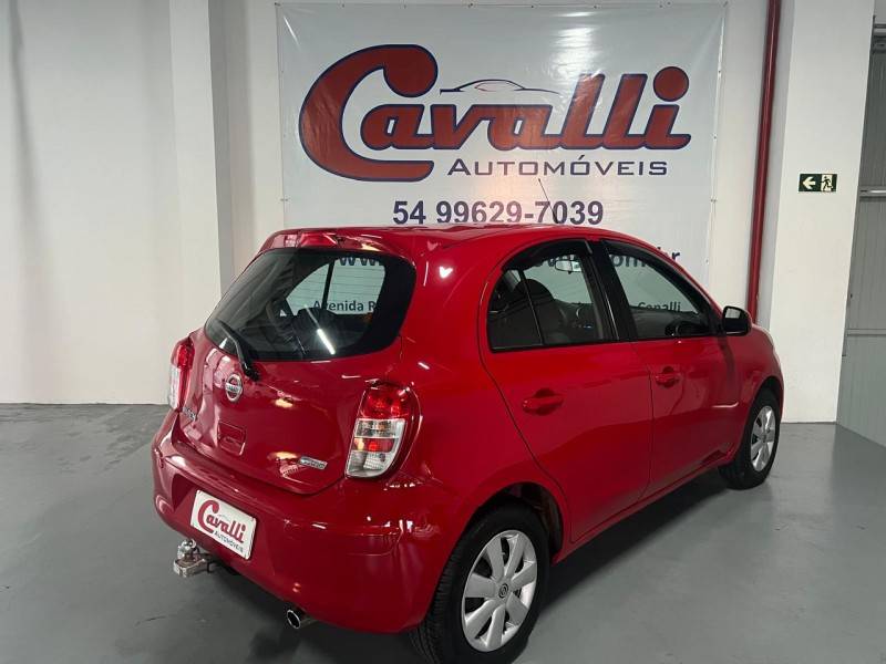 NISSAN - MARCH - 2013/2014 - Vermelha - R$ 39.900,00