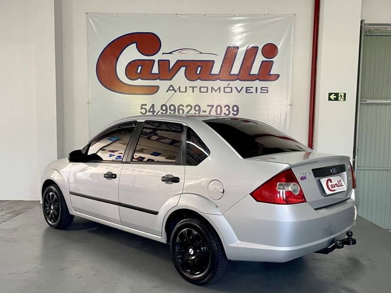 FORD - FIESTA - 2004/2005 - Prata - R$ 24.900,00