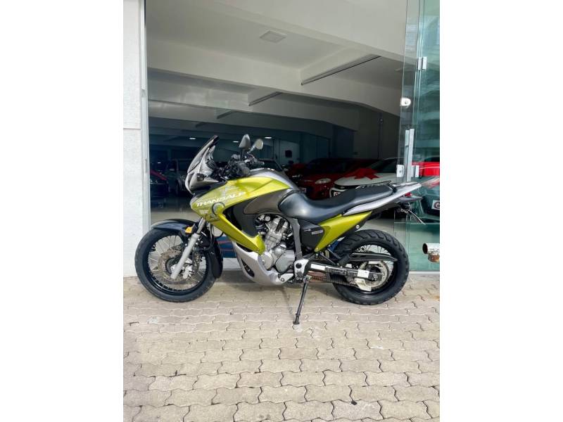 HONDA - XL 700V - 2012/2012 - Verde - R$ 32.900,00